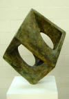 Sallenbach_1304 Katharina Sallenbach, Hängende Kugel, Bronze, H 60cm