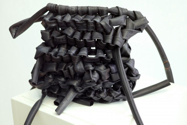 Verena Vanoli Objekt aus Gummischl�uchen